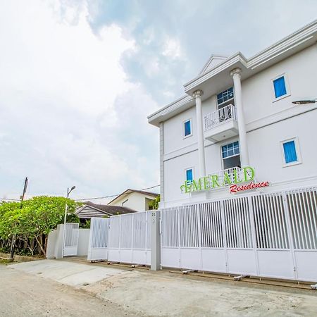 Emerald Residence Medan Luaran gambar