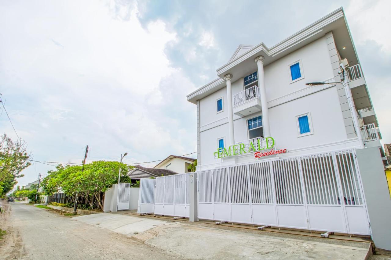 Emerald Residence Medan Luaran gambar