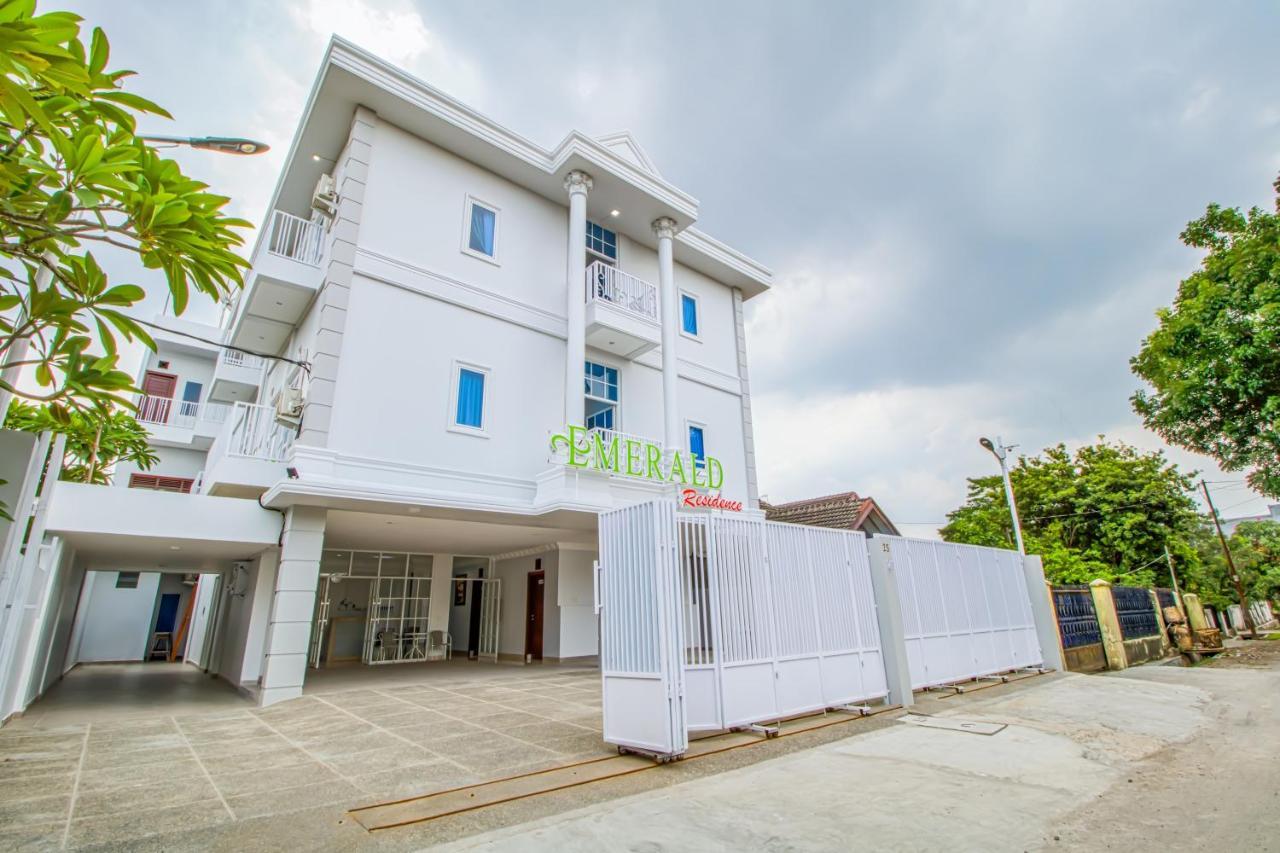 Emerald Residence Medan Luaran gambar